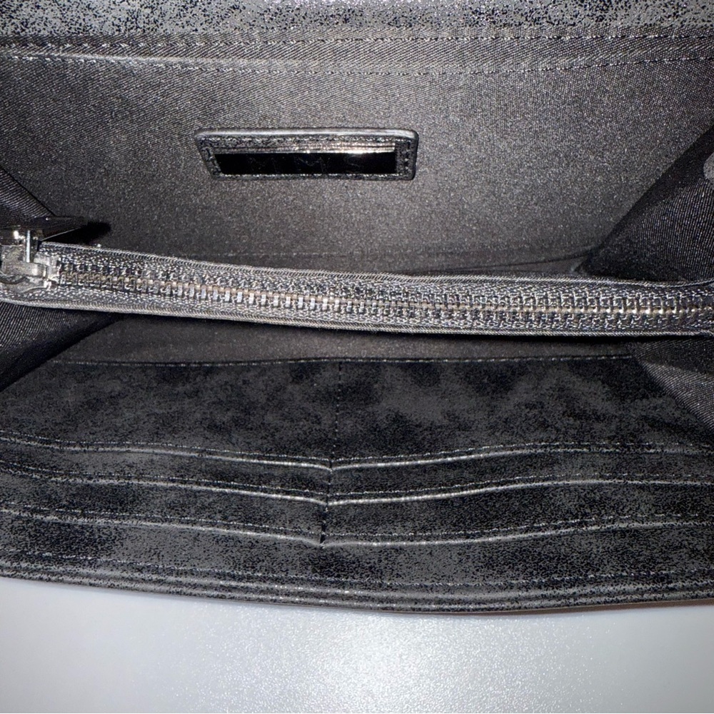 Elegant Chain-Trimmed Wallet Bag - Picture 12 of 16